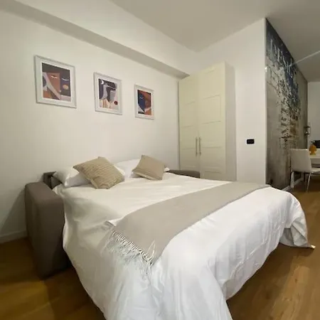 Liu Tiburtina In Apartment Rome